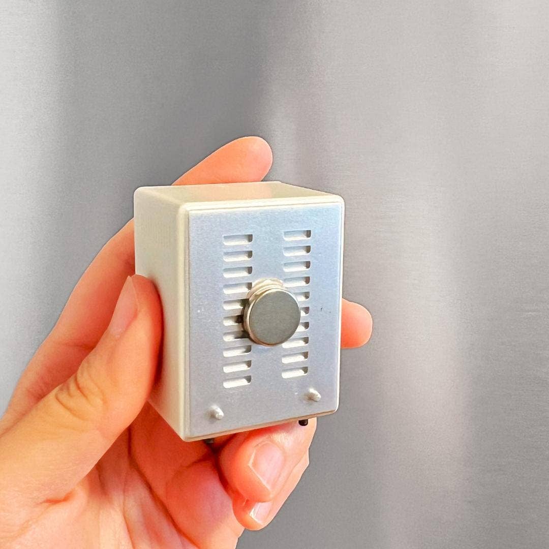 Mini Retro Oven Fridge Magnet with Tiny Bread